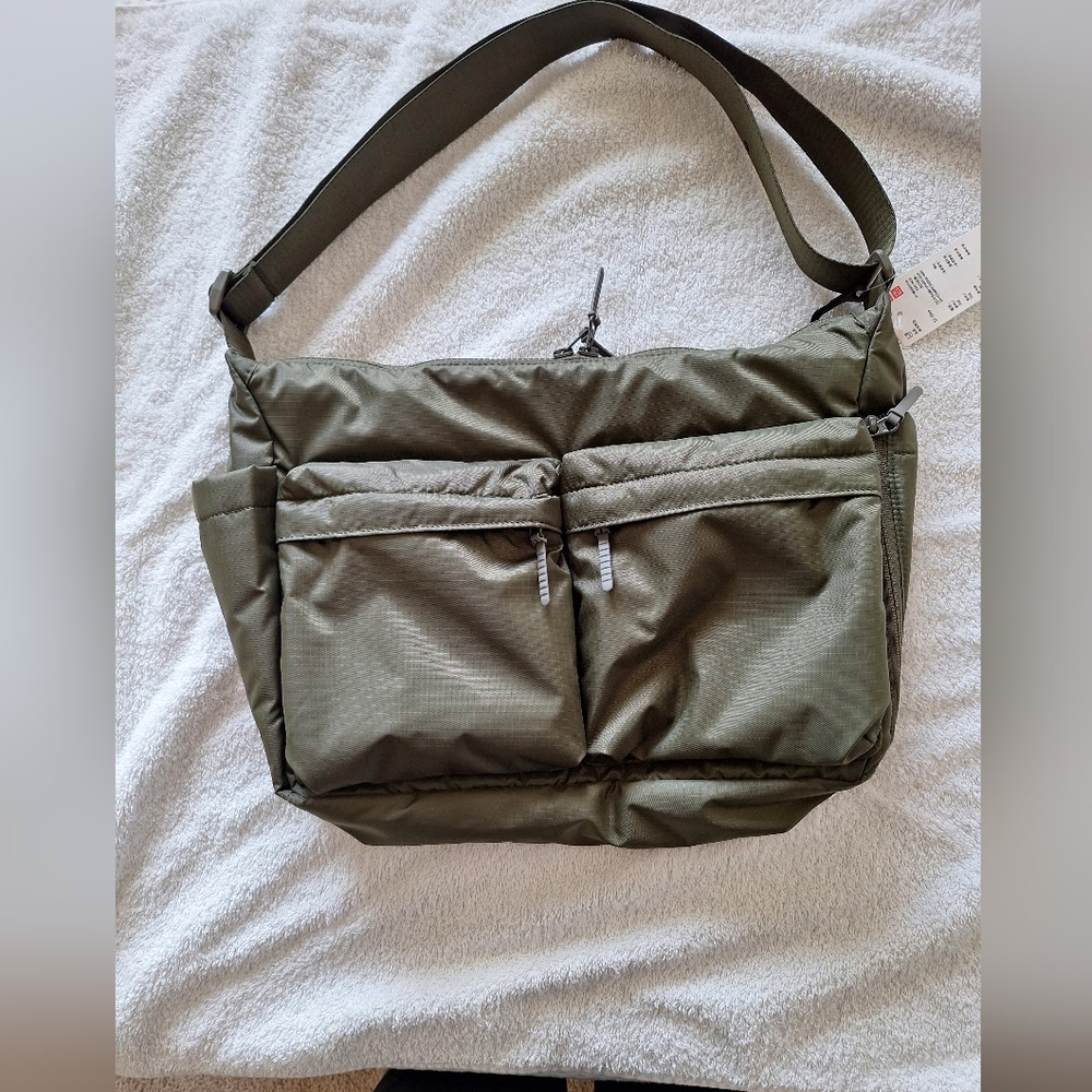 Uniqlo Multipocket Shoulder Bag